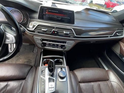 Used 2017 BMW 740i RWD image 9
