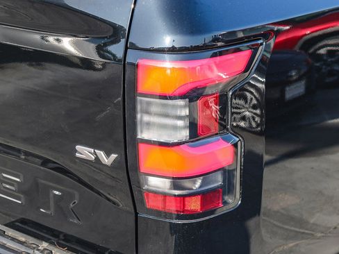 Used 2024 Nissan Frontier SV image 10