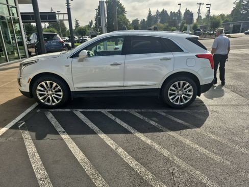 Used 2017 Cadillac XT5 Platinum w/ Driver Assist Package AWD/4WD image 3