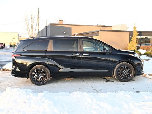 Used 2025 Toyota Sienna XSE image 4