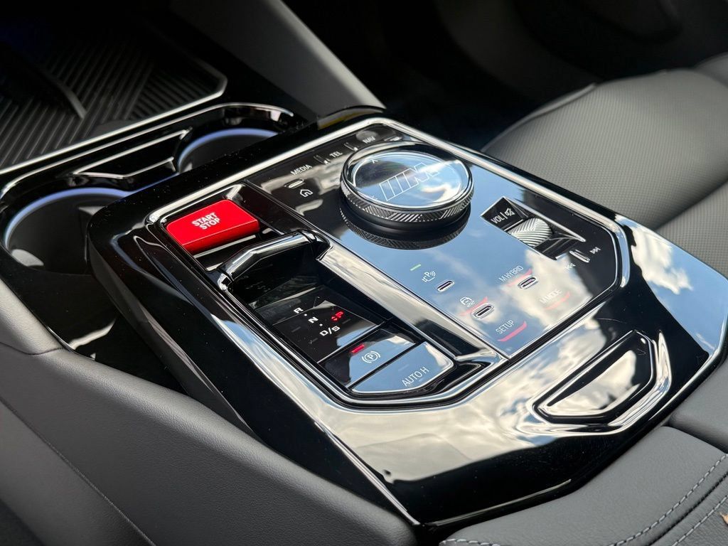 New 2027 BMW M5 Touring AWD/4WD image 21