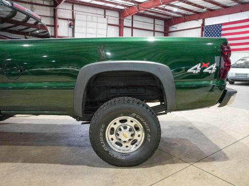 Used 2006 Chevrolet Silverado 2500 W/T w/ Snow Plow Prep Package AWD/4WD image 5