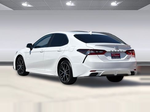 Used 2024 Toyota Camry SE FWD image 3