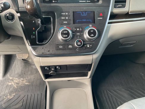 Used 2019 Toyota Sienna image 23