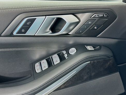 Used 2025 BMW X7 xDrive40i w/ M Sport Package image 18