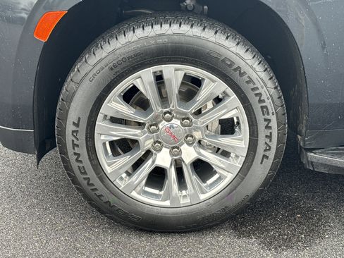 Used 2022 GMC Yukon XL Denali image 12