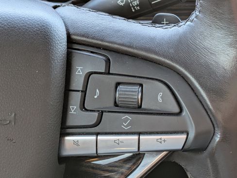 Used 2021 Cadillac Escalade Premium Luxury RWD image 27