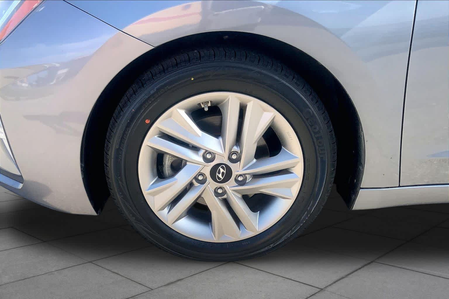 Used 2019 Hyundai Elantra SEL w/ Cargo Package FWD image 10