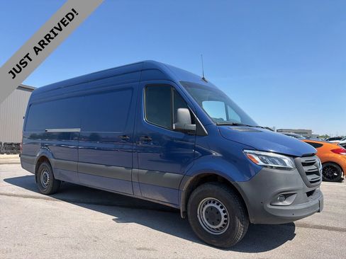 Used 2024 Mercedes-Benz Sprinter 2500 image 3