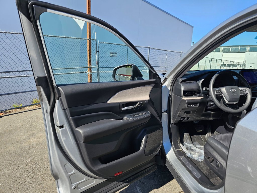 Used 2024 Toyota Grand Highlander AWD Hybrid image 19