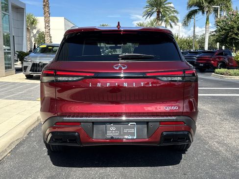 Certified 2023 INFINITI QX60 Luxe w/ Cargo Package FWD image 5