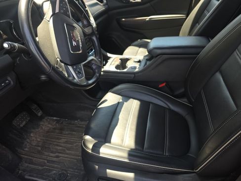 Used 2021 GMC Acadia Denali w/ Denali Ultimate Package AWD/4WD image 13