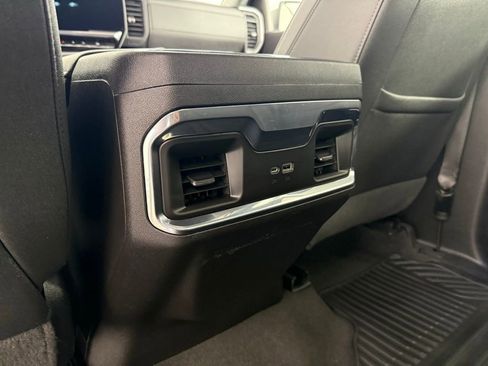 Used 2022 Chevrolet Silverado 1500 LTZ w/ Z71 Off-Road Package AWD/4WD image 39