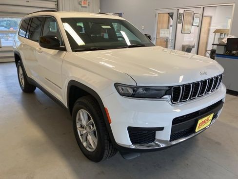 New 2025 Jeep Grand Cherokee L Laredo image 3