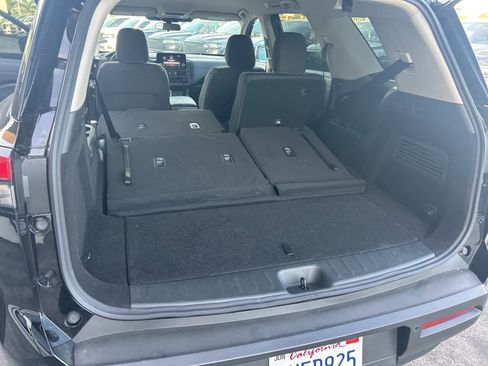 Used 2025 Nissan Pathfinder S image 23