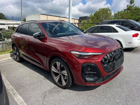 Used 2025 Audi SQ5 Prestige w/ Prestige Package AWD/4WD image 3