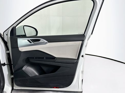 Used 2025 Volkswagen Taos SE image 32