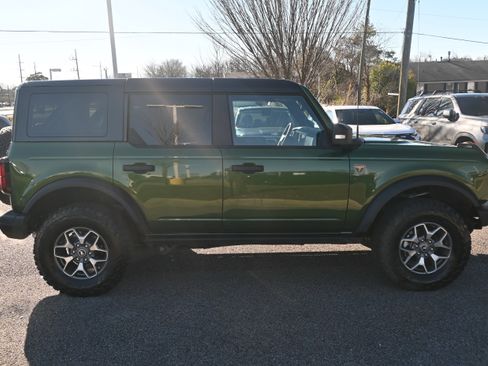 Used 2024 Ford Bronco Badlands image 15