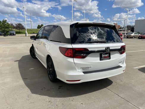 Used 2023 Honda Odyssey Sport image 4