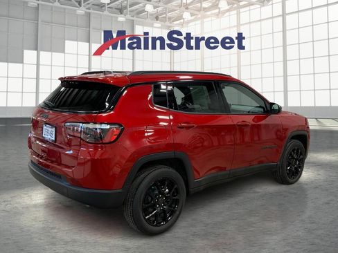 Used 2025 Jeep Compass Latitude w/ Altitude Special Edition image 5
