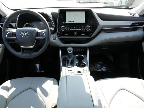 Certified 2026 Toyota Highlander XLE AWD/4WD image 10