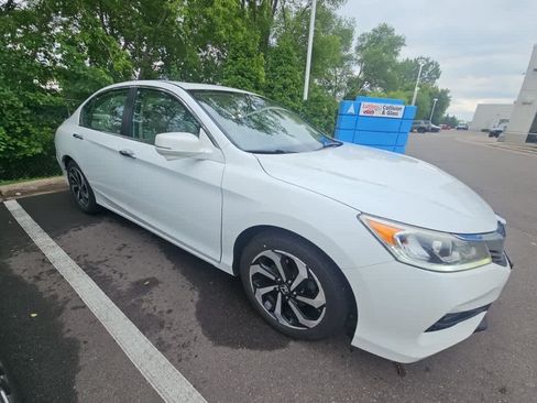 Used 2016 Honda Accord EX image 3