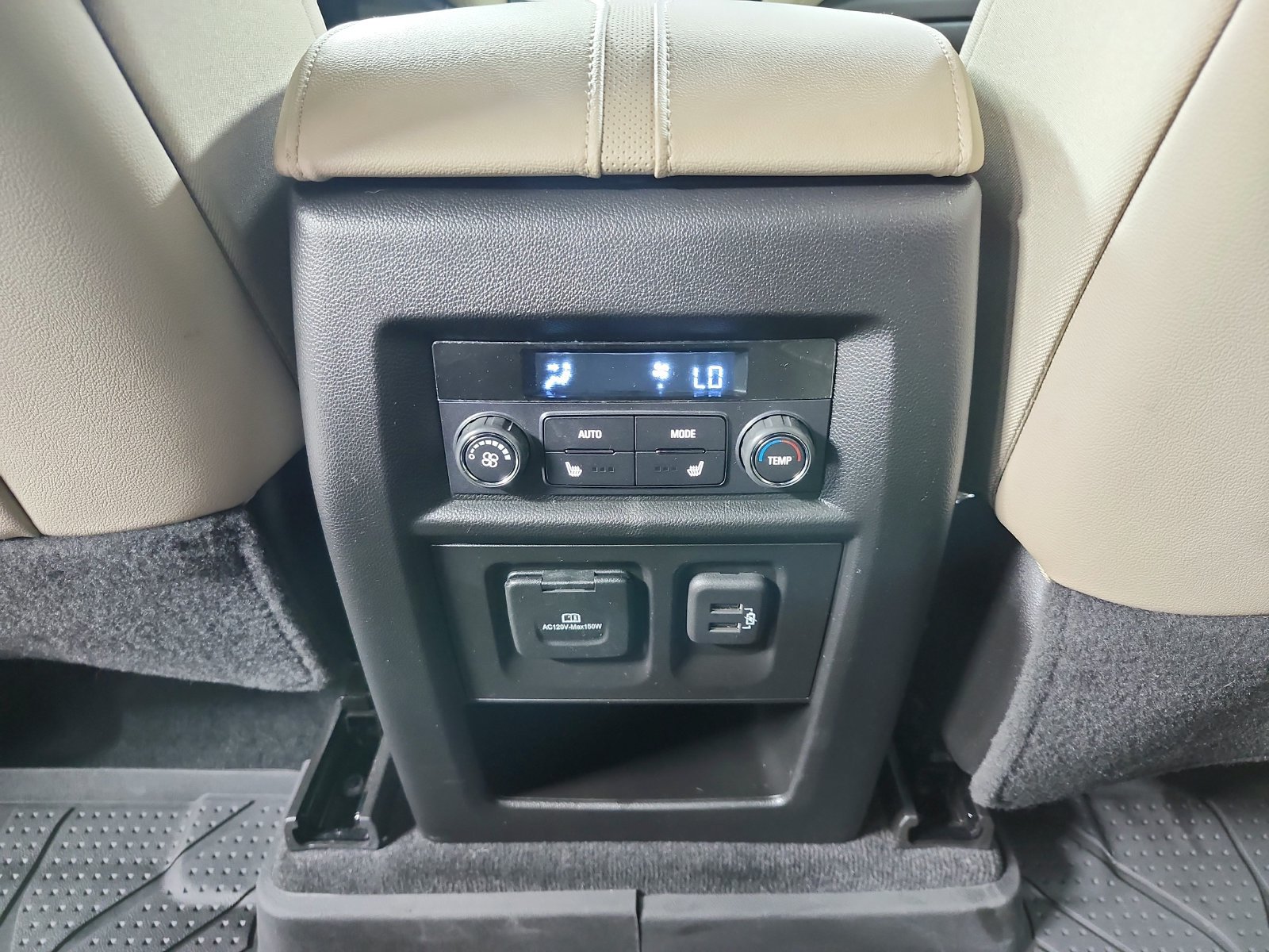 Used 2023 Chevrolet Traverse Premier FWD image 40