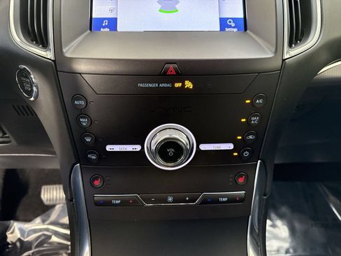 Used 2020 Ford Edge Titanium w/ Class II Trailer Tow Package AWD/4WD image 10