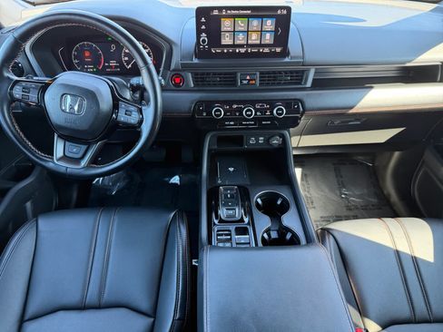 Used 2023 Honda Pilot TrailSport image 6