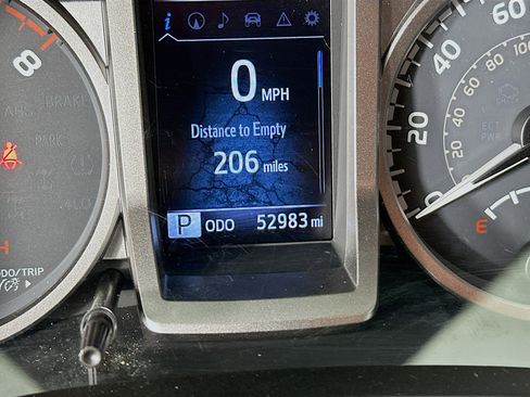 Used 2016 Toyota Tacoma Limited image 19