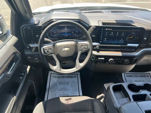 Used 2025 Chevrolet Silverado 1500 LT AWD/4WD image 2