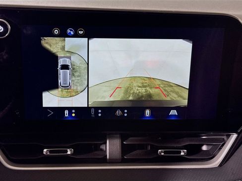 Used 2025 Chevrolet Equinox LT w/ Convenience Package II image 12