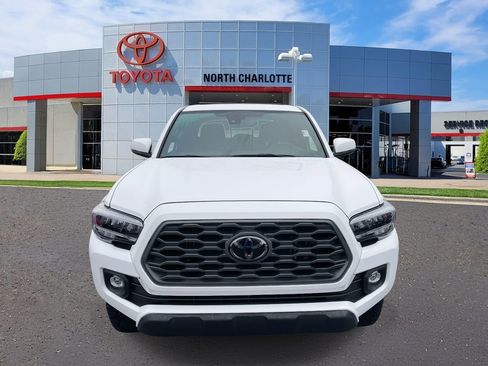 Used 2022 Toyota Tacoma TRD Off-Road w/ TRD Premium Off Road Package image 5