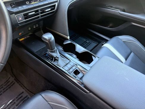 Used 2025 Toyota Camry SE FWD image 13