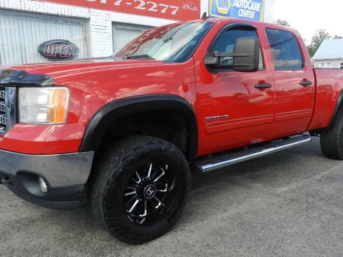 Used 2012 GMC Sierra 2500 SLE w/ SLE Preferred Package AWD/4WD image 3