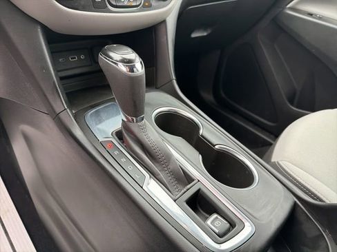 Used 2021 Chevrolet Equinox LS w/ LS Convenience Package image 24