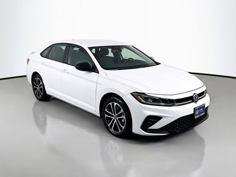 Used 2025 Volkswagen Jetta Sport image 7