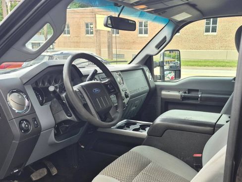 Used 2016 Ford F250 XLT w/ XLT Premium Package AWD/4WD image 5