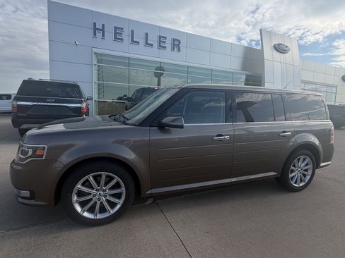 Used 2019 Ford Flex Limited FWD image 3