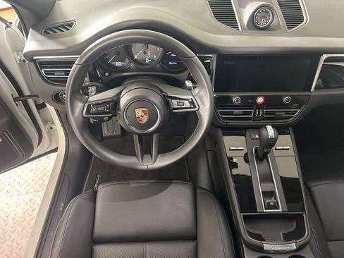 Certified 2025 Porsche Macan image 22