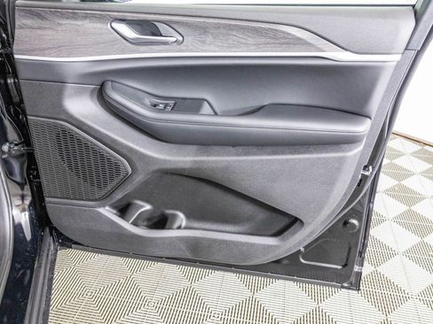 New 2025 Jeep Grand Cherokee Limited w/ Luxury Tech Group II image 35