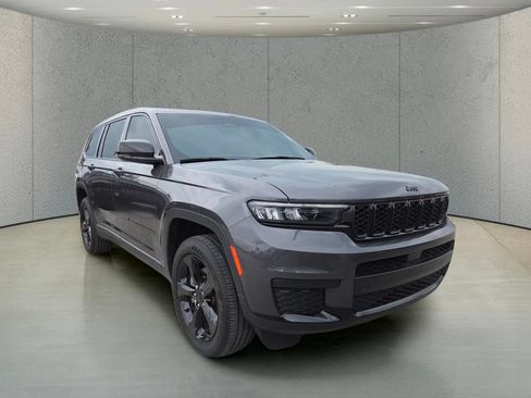 Used 2023 Jeep Grand Cherokee L Laredo RWD image 13