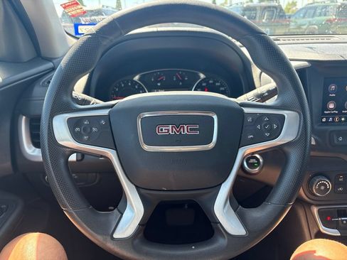 Used 2024 GMC Terrain SLE FWD image 2