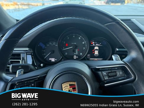 Used 2022 Porsche Macan w/ Premium Package Plus image 15