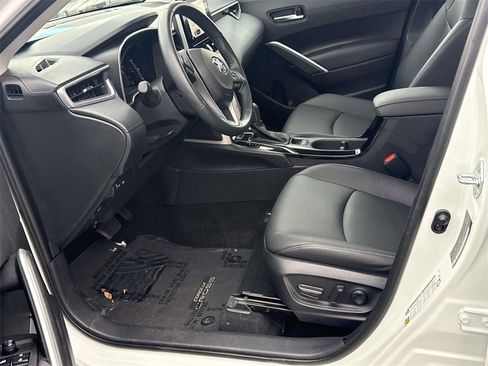 Certified 2023 Toyota Corolla Cross XLE image 26