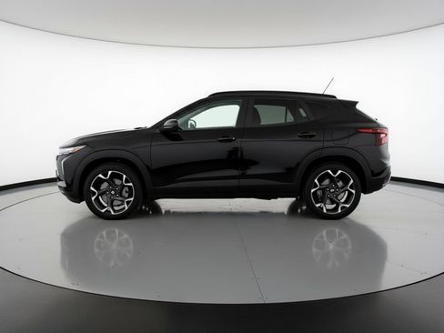 Used 2025 Chevrolet Trax LT FWD image 5