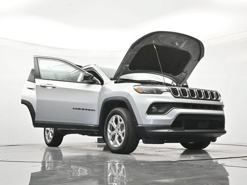 Used 2024 Jeep Compass Latitude AWD/4WD image 49