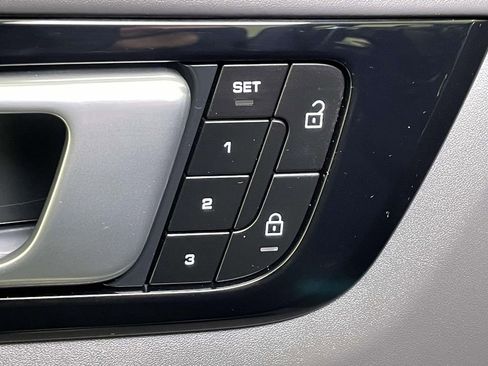 Used 2022 Porsche Cayenne image 34