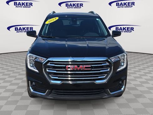 Used 2024 GMC Terrain SLT w/ Infotainment Package II AWD/4WD image 2