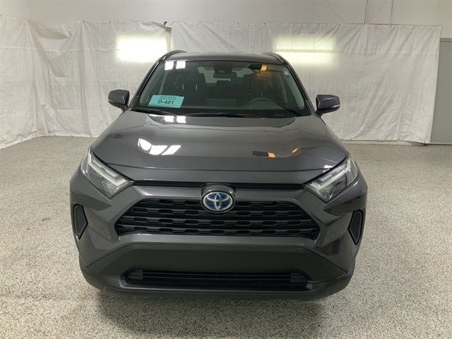 Used 2023 Toyota RAV4 LE AWD/4WD image 3